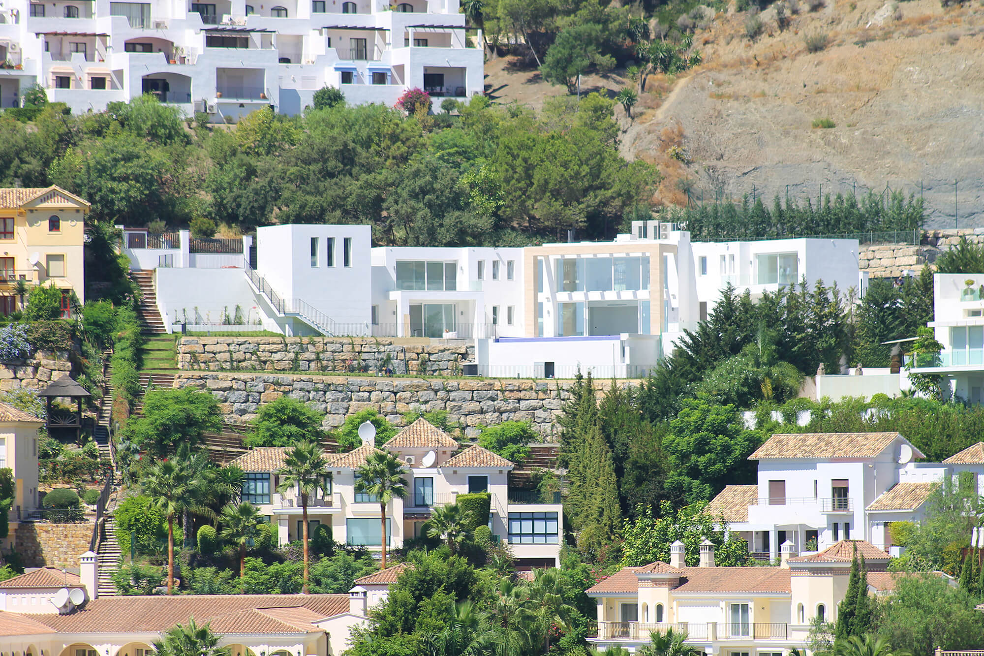 elevated-contemporary-villa-los-arqueros-golf-resort-benhavis